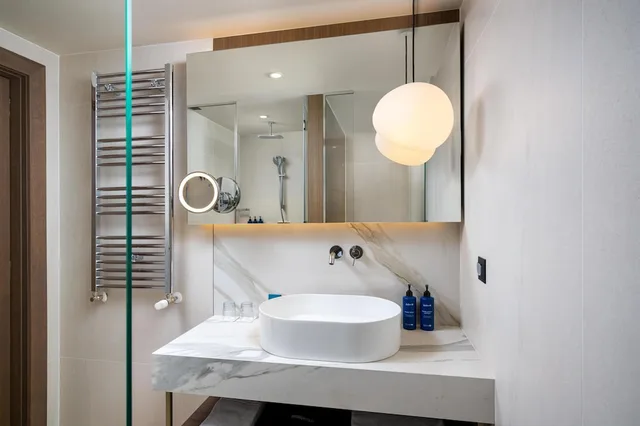 غرفة بريميوم بسرير كينج بشرفة، Radisson Blu Hotel Cluj 5/5