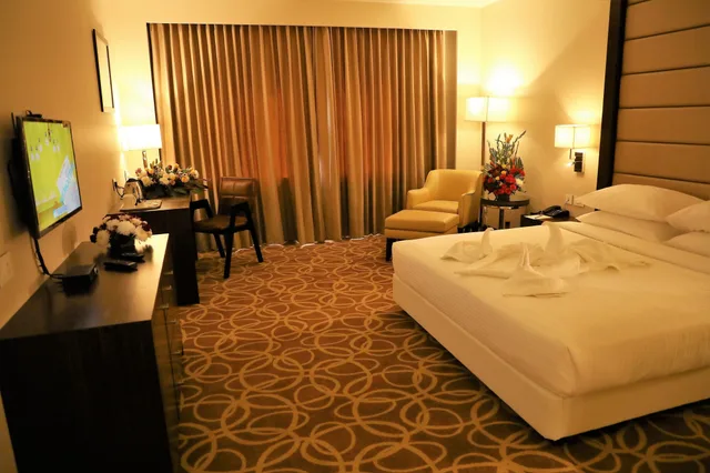 Premium, Queen Bed, Y N Hotels 4/4