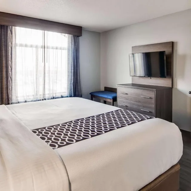 جناح بسرير كينج مع أريكة، Best Western Plus Champaign/Urbana Inn 3/7