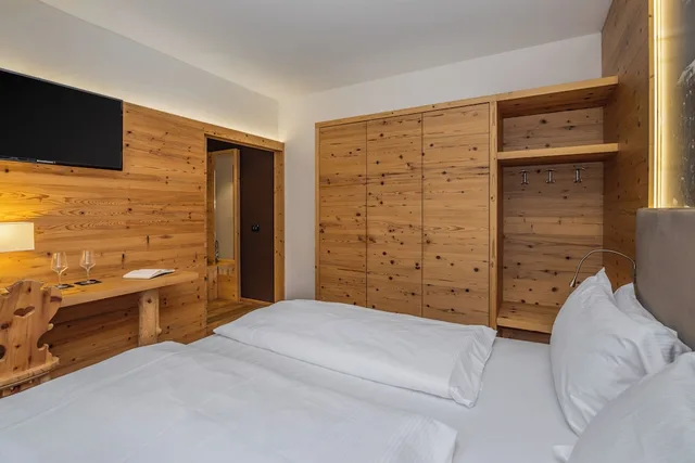 Family Suite, King and Twin Beds, Hotel Palace Ravelli 1/2