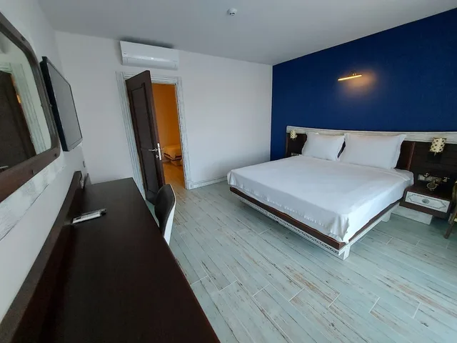 غرفة عائلية رباعية بسرير مزدوج وسريرين منفصلين بشرفة، Assos Barbarossa Hotel 1/10