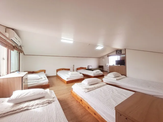 3 Bedrooms, Deluxe, Apartment, 12 Beds, Gillime Pension 7/10
