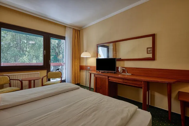 غرفة بسرير مزدوج بإطلالة على المتنزه، HOTEL LOVER 2/6
