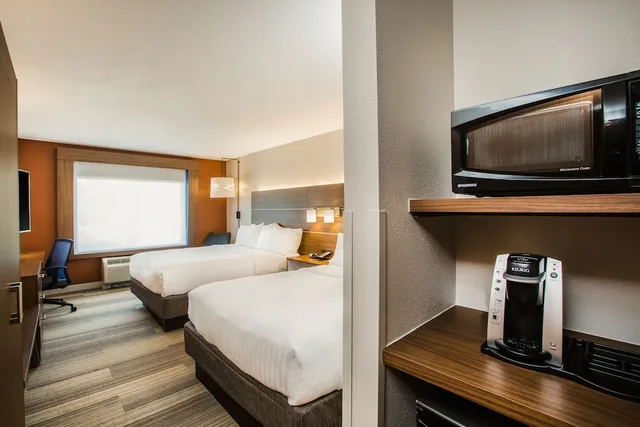 غرفة قياسية بسرير كوين، Holiday Inn Express Hotel & Suites Bellevue-Omaha Area 1/1