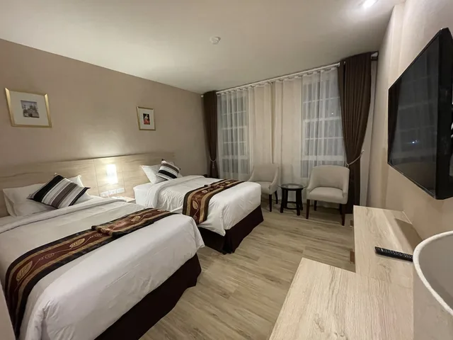 Standard, Twin Beds, Le Cannes, a Recall Luxe Hotel 2/6
