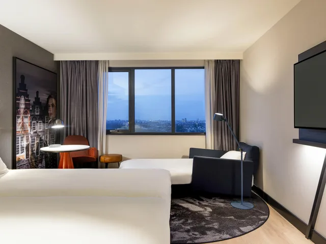 جناح جونيور، Mercure Amsterdam City Hotel 9/10