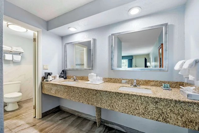 غرفة قياسية بسرير كينج للمدخنين، Best Western Thunderbird Motel 6/7