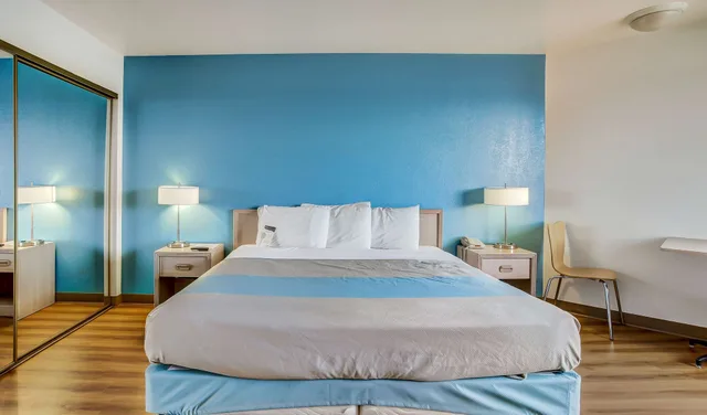 غرفة قياسية بسرير كينج، Motel6 Coos Bay, OR 2/6