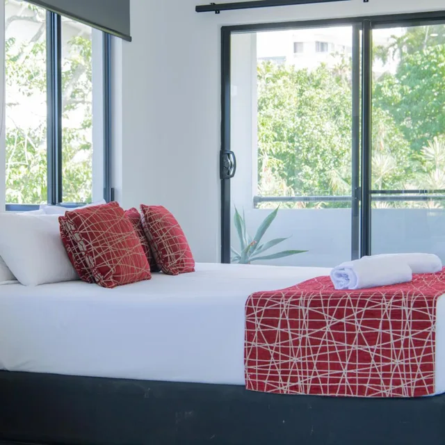 2 Bedrooms, Penthouse, 2 Bathrooms, Hot Tub, Balcony, Top Floor، at Waterfront Whitsunday Retreat - Adults Only 3/7