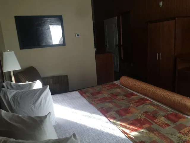 جناح بسرير كينج بجاكوزي، Best Western Plus Service Inn and Suites 5/10