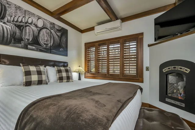 Multiple Bedrooms, House, Futon Bed, 6 King Beds, 2 Queen Beds, Sofa، Calistoga Wine Way Inn 5/5