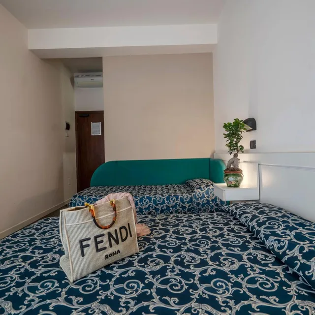 غرفة ثلاثية بإطلالة جزئية على البحر، Hotel 2000 7/7