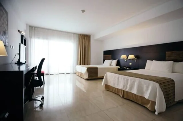 غرفة بسريرين مزدوجين بإطلالة على البحر بشرفة، Balandra Hotel 1/4