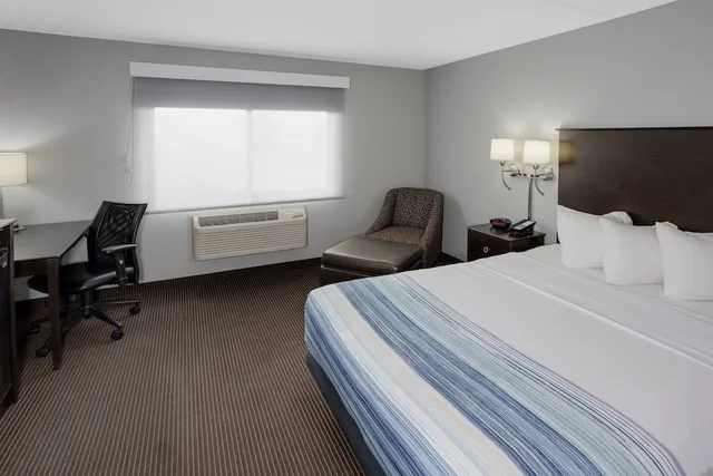 غرفة بسرير كوين، AmericInn by Wyndham Plover Stevens Point 3/5