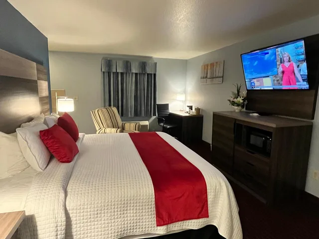 غرفة سوبيريور بسرير كينج، Garnett Hotel & RV Park 1/10