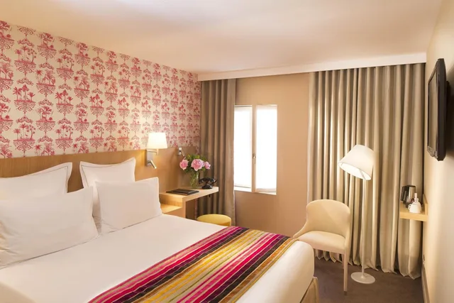 Luxury, Double Bed, Bathtub, Hotel Cordelia 1/4