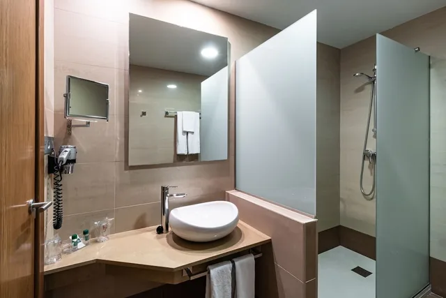 Room, Triple, Regio I 8/8