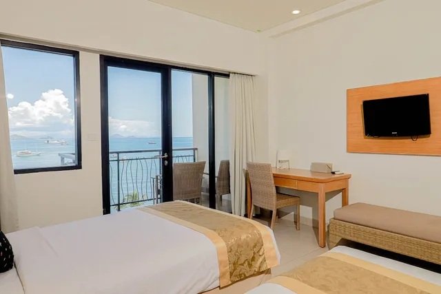 غرفة سوبيريور بسرير كوين بإطلالة على البحر، La Prima Hotel Flores 4/6