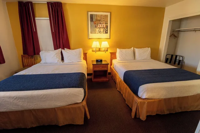 غرفة بسريرين مزدوجين، Travelodge By Wyndham Pendleton OR 1/10
