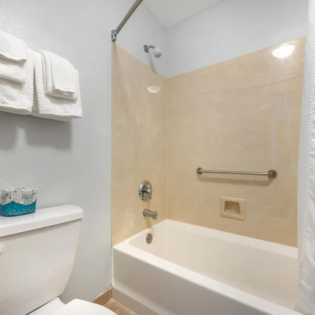 غرفة عائلية بسرير كينج وسرير كوين، Suburban Studios Branson On The Strip 5/5