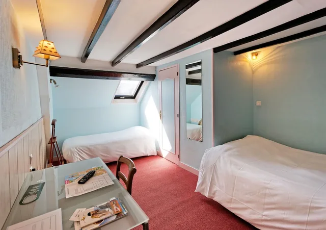 غرفة قياسية ثلاثية بسرير مزدوج وسرير فردي، CITOTEL BEAUSEJOUR 3/6