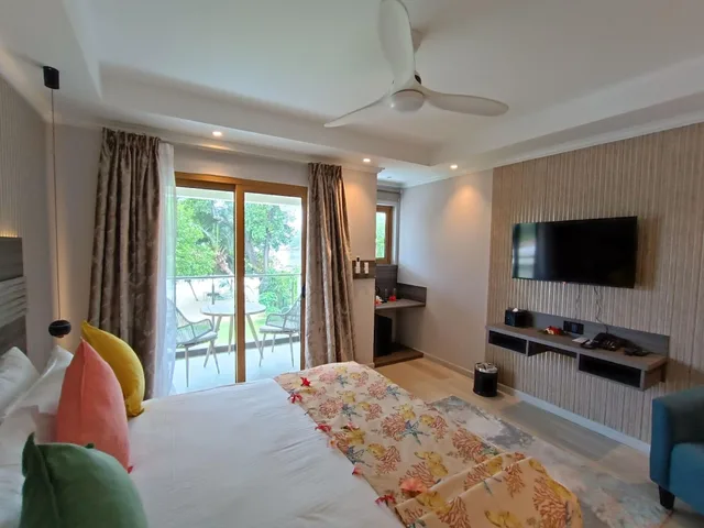 غرفة سوبيريور بسرير مزدوج بإطلالة على البحر، CROWN BEACH HOTEL 2/3