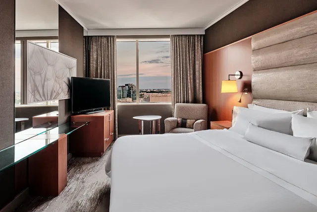 جناح ديلوكس بغرفة نوم واحدة، Westin Warsaw 1/3