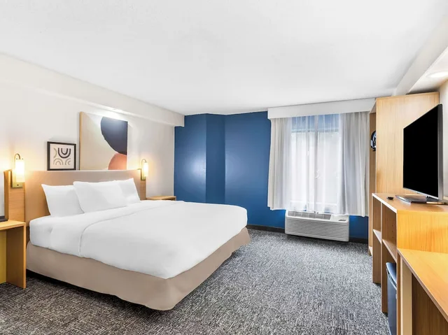 غرفة بسرير كينج لذوي الإعاقة، Spark by Hilton Augusta 2/7