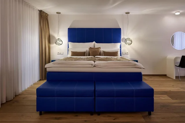 جناح رئاسي، Hotel Passage 1/10