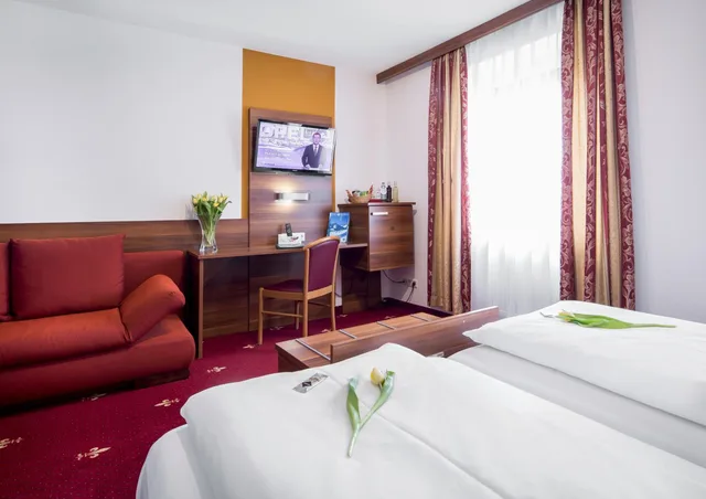 غرفة ثلاثية، Hotel Burgschmiet 6/10