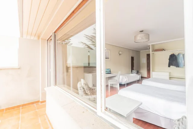 غرفة ثلاثية، Nayade hotel 4/10