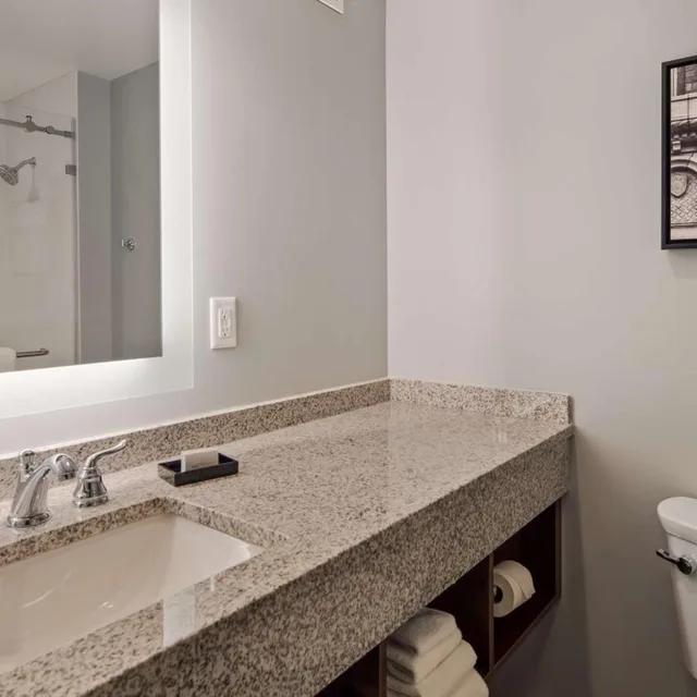 غرفة بسرير كينج وسريرين كوين، Best Western Plus Franklin Square Inn Troy/Albany 10/10