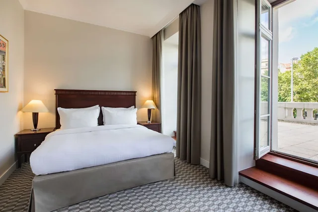 Premium, Queen Bed, Square View, Terrace، Radisson Blu Carlton 3/10