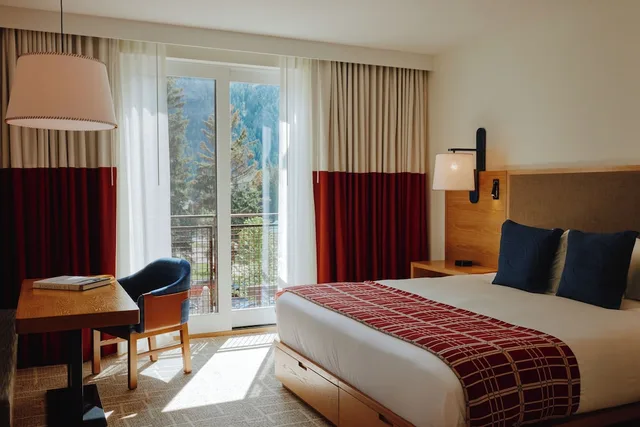 Deluxe, King Bed, Accessible, Limelight Ketchum Idaho 1/7