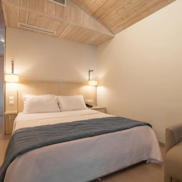 غرفة بسرير مزدوج بإطلالة على البحر، Cosmopolitan Hotel And Spa 4/10