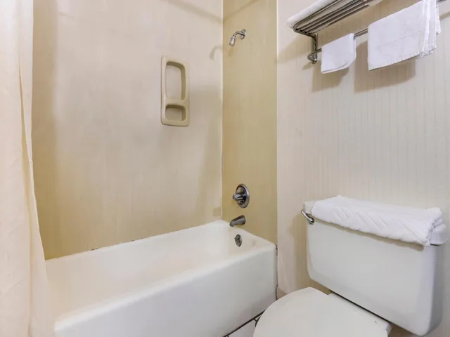 غرفة ديلوكس بسريرين مزدوجين، Americas Best Value Inn Springfield - Mansion View 3/3