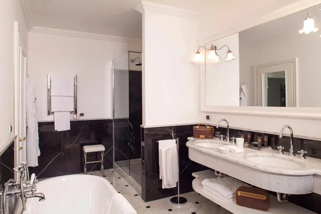 جناح جونيور بسرير كوين، Baglioni Hotel Luna 3/3