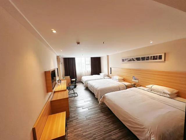 غرفة ديلوكس ثلاثية بسرير كينج، City Comfort Inn (Yangjiang Yangchun Bus Station) 1/1