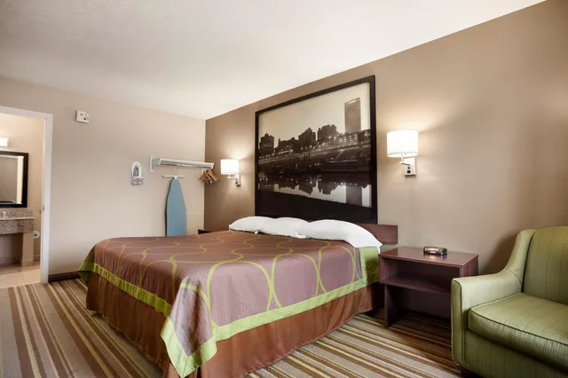 Room, Queen Bed, Accessible, Super 8 By Wyndham Jackson 2/4