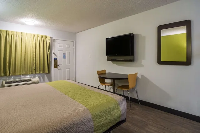 غرفة ديلوكس بسرير كينج للمدخنين، Motel6 Irving, TX - Loop 12 10/10
