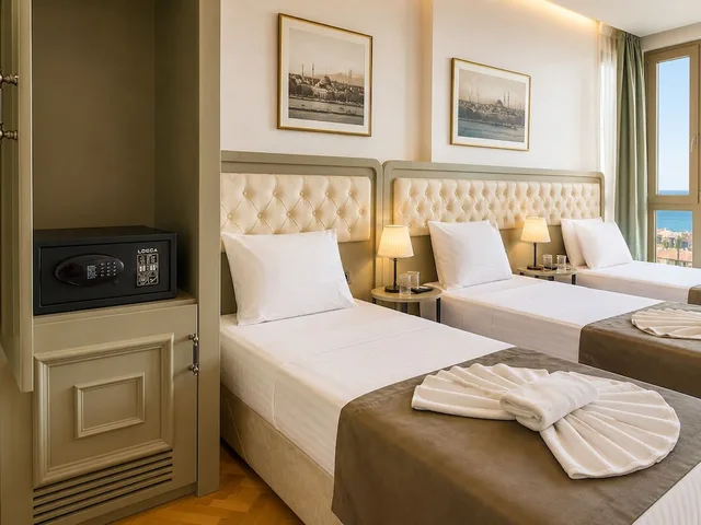 غرفة قياسية ثلاثية بثلاثة أسرّة بإطلالة على البحر، Mayer Hotel 3/10