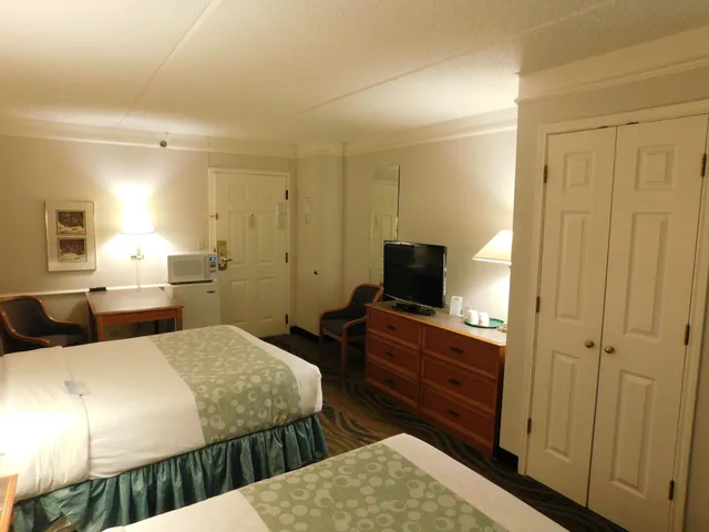غرفة بسريرين مزدوجين، Days Inn & Suites by Wyndham Arlington Heights 8/10
