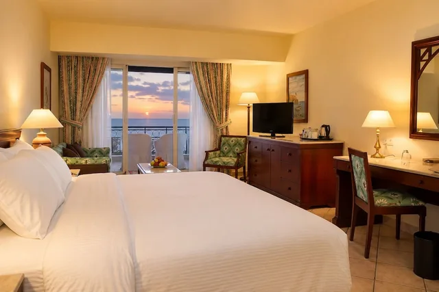 Deluxe, Hilton Sharm Waterfalls Resort 3/10
