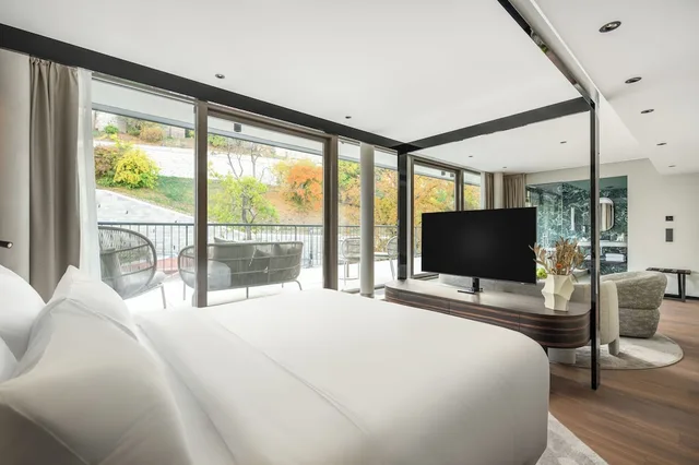 Luxury, Studio, King Bed, City View, LANCHID 19 DESIGN HOTEL 2/4