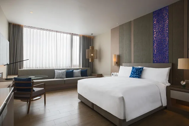 Guest Room, Renaissance Pattaya Resort Spa 1/13