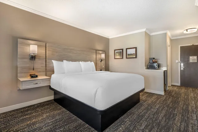 Suite, King Bed, Bay Front, Sofa، Comfort Suites Chincoteague Island Bayfront Resort 6/10