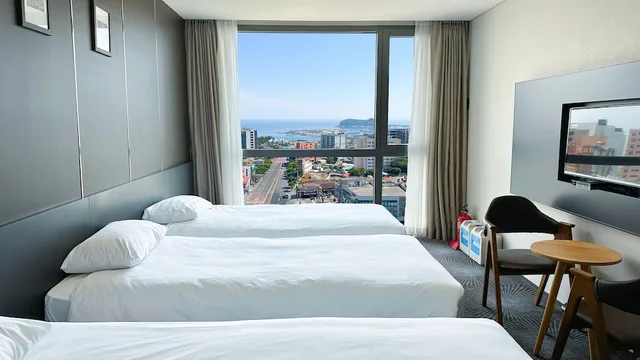 غرفة سوبيريور بثلاثة أسرّة، Hotel Goldendaisy Seogwipo Ocean 4/5