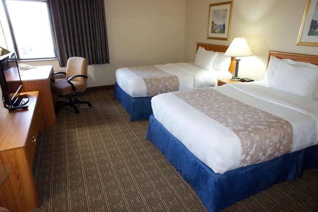 غرفة بسرير مزدوج، Days Inn by Wyndham Pleasant Prairie Kenosh 2/3