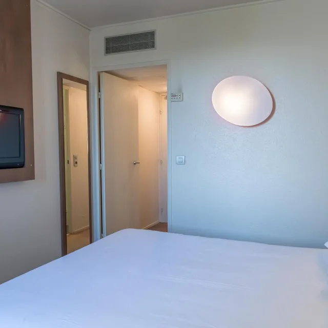 Next Generation, Double Bed, CAMPANILE NOGENT SUR MARNE 2/10