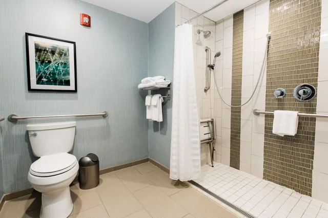غرفة بسريرين كوين مع أريكة لذوي الإعاقة، HYATT PLACE AUGUSTA 1/3